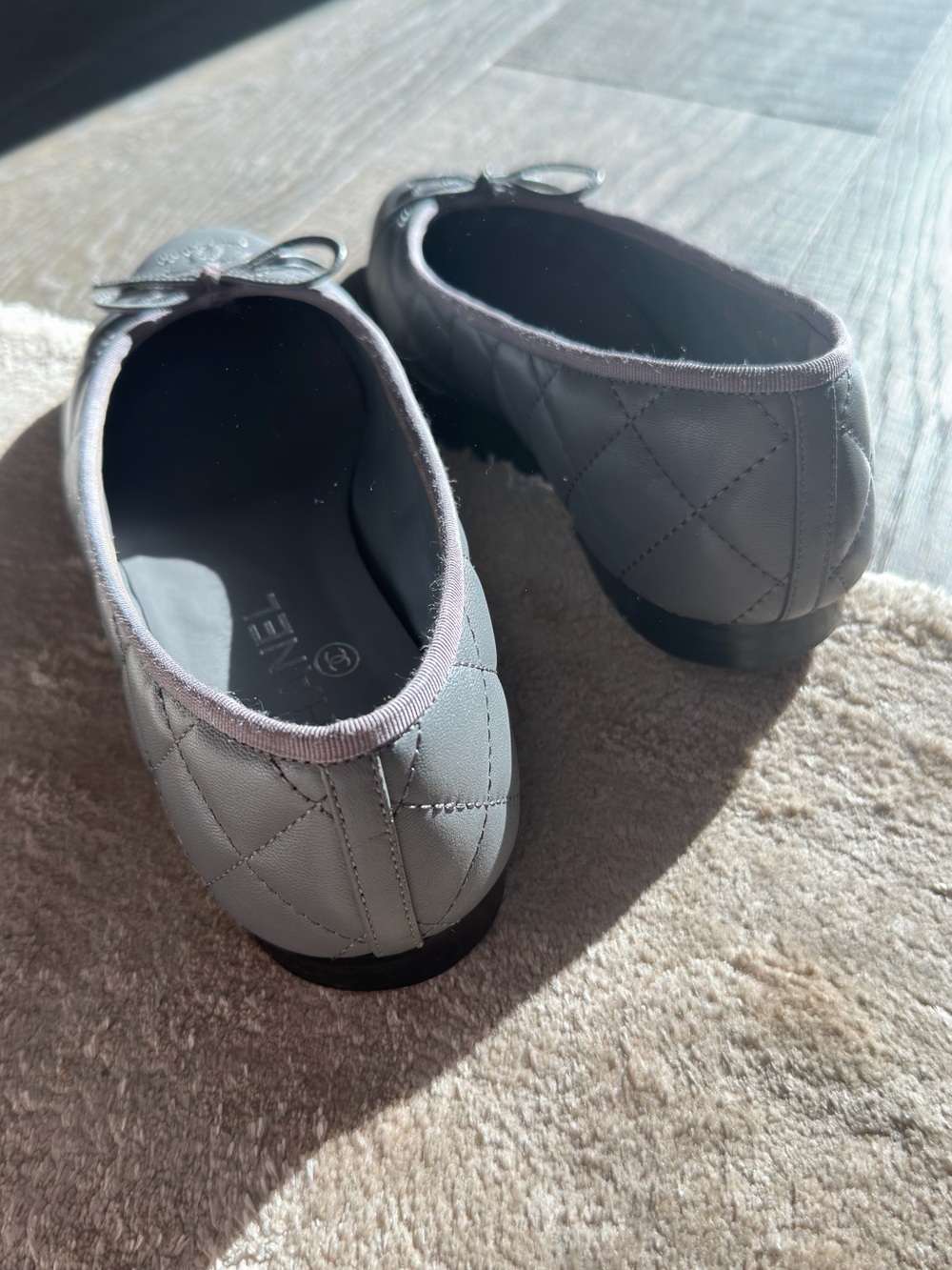 CHANEL Gray Leather Quilted Ballet Flats with CC Emblem and Bow - Picture 3 of 5